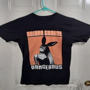 Ariana Grande, Dangerous Woman tee shirt